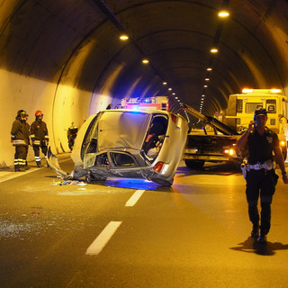 Sanremo: auto si cappotta in Aurelia Bis, 30enne trasportata in pronto soccorso
