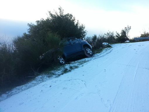 Sanremo: ghiaccio in strada m.te Ortigara e nessun intervento da parte del comune, dopo l'incidente di stamattina medico chiede i danni Sanremo: ghiaccio in strada m.te Ortigara e nessun intervento da parte del comune, dopo l'incidente di stamattina medico chiede i danni
