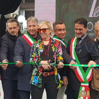 Bagno di folla questa mattina a Diano Marina per l'inaugurazione di "Aromatica, profumi e sapori della Riviera Ligure" (Foto e Video)