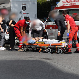 Sanremo: auto contro moto su via Nino Bixio, centauro finisce in ospedale