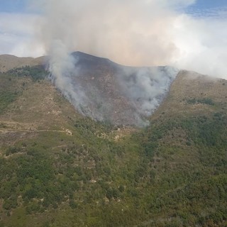 C'è un indagato per l'incendio boschivo a Montalto Carpasio di domenica
