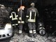 Sanremo: paura in via Dante per l'incendio in un garage, distrutto un'auto, due scooter e una bici (foto)