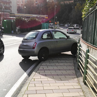Sanremo: un bus della RT si guasta e perde olio lungo via Pietro Agosti, tre incidenti in pochi minuti sulla strada Sanremo: un bus della RT si guasta e perde olio lungo via Pietro Agosti, tre incidenti in pochi minuti sulla strada