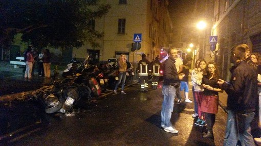 Imperia: è un 51enne l'uomo che ha incendiato gli scooter di via De Geneys il 21 ottobre scorso