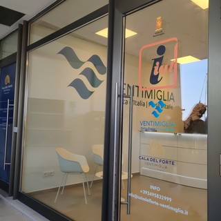 A Ventimiglia il nuovo punto Iat nel porto Cala del Forte, Scibilia: "Questo è il modello ideale: turismo vuol dire informare"