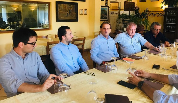 Elezioni regionali, Marco Scajola incontra un gruppo di giovani imprenditori imperiesi (Foto) Elezioni regionali, Marco Scajola incontra un gruppo di giovani imprenditori imperiesi (Foto)