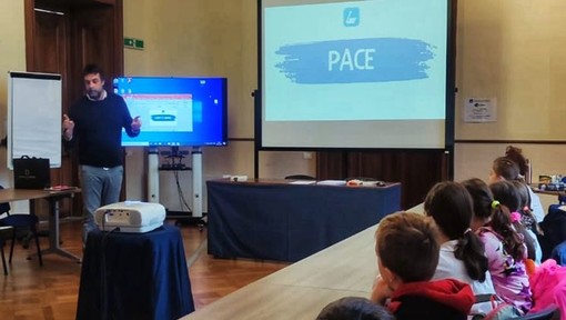 L’Istituto di Diritto Umanitario e il Laboratorio Internazionale che Ispira la Pace aprono le porte ai bambini della Almerini L’Istituto di Diritto Umanitario e il Laboratorio Internazionale che Ispira la Pace aprono le porte ai bambini della Almerini