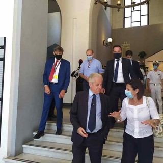 Imperia: traforo Tenda, Aurelia bis, Armo-Cantarana, raddoppio ferrovia e Albenga-Predosa nel dossier consegnato da Claudio Scajola al Ministro (Foto e Video)