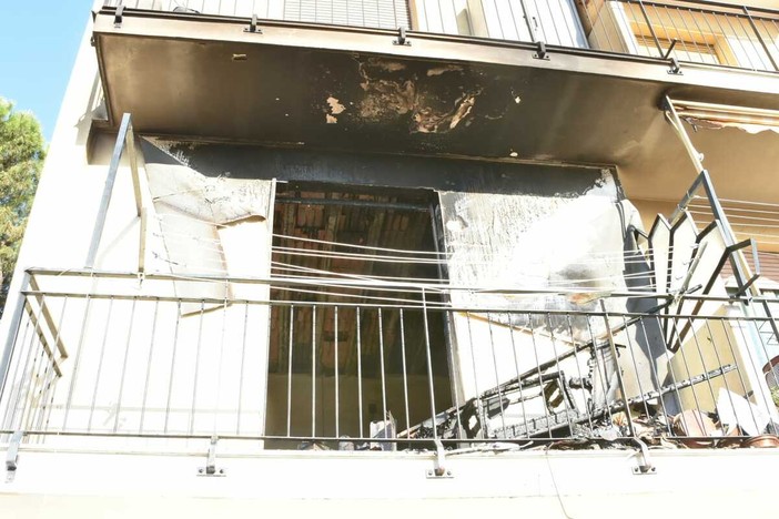 Incendio in via Margotti a Sanremo: dimessi tutti i sette pazienti, migliora anche il caso più grave
