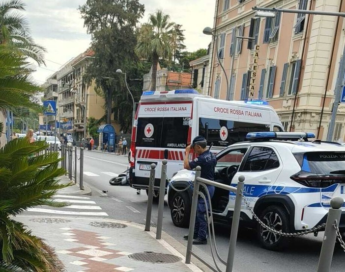 Sanremo, incidente in corso Cavallotti: una persona soccorsa e trasportata in ospedale Sanremo, incidente in corso Cavallotti: una persona soccorsa e trasportata in ospedale