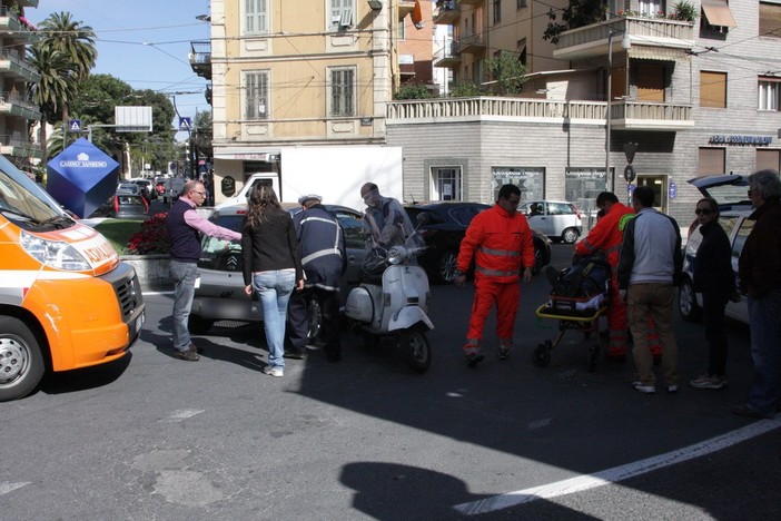 Sanremo: incidente al rondò Garibaldi, anziano rimane ferito