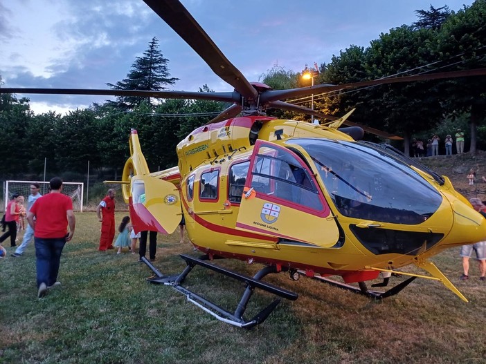 Molini di Triora: cade e si rompe un braccio in frazione Andagna, l'elisoccorso Grifo la porta al Santa Corona
