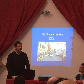 Circa 70 persone all'incontro organizzato ieri sera alla Società Operaia da Imperia di Tutti Imperia per Tutti Circa 70 persone all'incontro organizzato ieri sera alla Società Operaia da Imperia di Tutti Imperia per Tutti