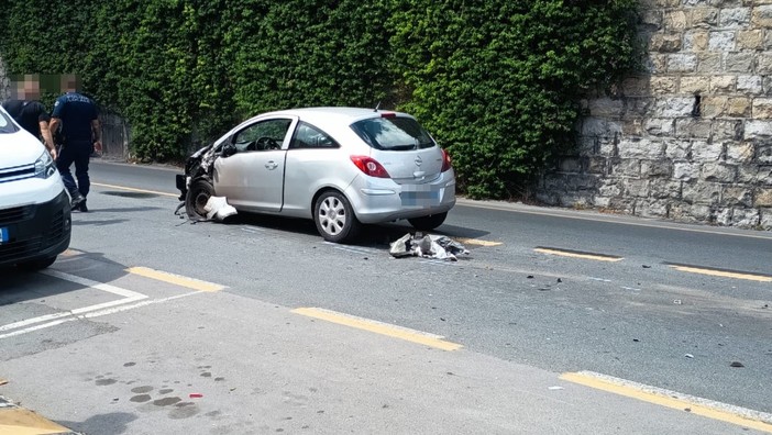 Ventimiglia, incidente in corso Genova: traffico bloccato (Foto)