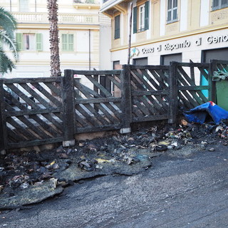 Sanremo: incendio di bidoni in piazza Eroi, lettore "In questi anni la politica non ha risolto nulla"