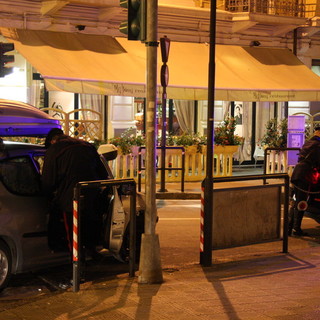 Sanremo: lite per un sorpasso, poi l'incidente e la fuga di uno dei due