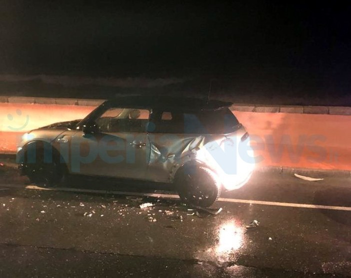 Imperia, donna ubriaca perde il controllo dell'auto sul lungomare Colombo e travolge altri tre veicoli tra cui quello di Pier Carlo Scajola (Foto) Imperia, donna ubriaca perde il controllo dell'auto sul lungomare Colombo e travolge altri tre veicoli tra cui quello di Pier Carlo Scajola (Foto)