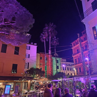 Sanremo: suggestiva ed elegante l'illuminazione artistica promossa da Confcommercio e Comune