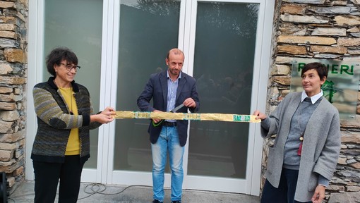Inaugurato a Chiusanico presso l'Antica azienda Raineri il "Frantoio per passanti" (foto e video)