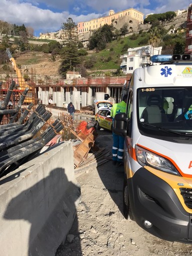 Ventimiglia: incidente sul lavoro nel cantiere di 'Cala del Forte', operaio ferito e portato in ospedale