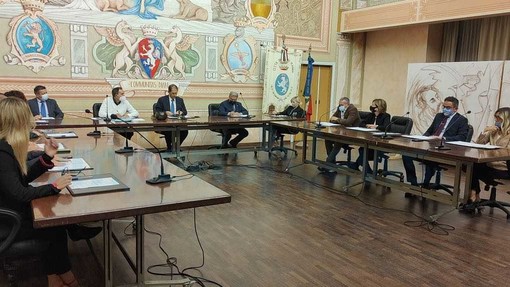 Diano Domani: “Noi a fianco dei commercianti con proposte concrete. L’amministrazione non bluffi” Diano Domani: “Noi a fianco dei commercianti con proposte concrete. L’amministrazione non bluffi”