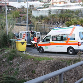 Sanremo: canneto ostruisce la visuale, scontro tra un furgoncino ed uno scooter Sanremo: canneto ostruisce la visuale, scontro tra un furgoncino ed uno scooter
