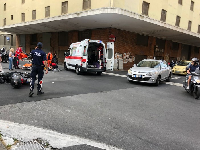 Imperia, incidente tra via Schiva e via De Sonnaz: un ferito Imperia, incidente tra via Schiva e via De Sonnaz: un ferito