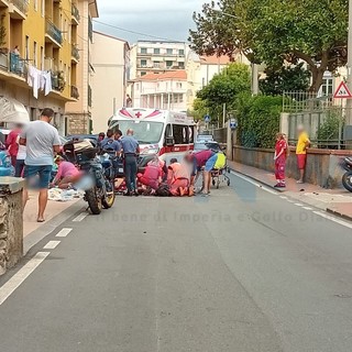 Scontro frontale tra moto a Imperia: il bilancio è di due feriti, interviene l'elisoccorso