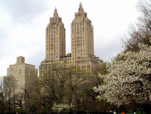 In &amp; Out Special: quando a trasferirsi è l'intero nome di una città. Il più esclusivo edificio di New York dal 1930 si chiama "The San Remo"