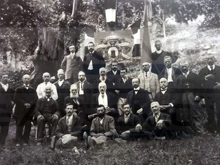 Il primo Consiglio comunale di Molini di Triora nel 1903 Il primo Consiglio comunale di Molini di Triora nel 1903