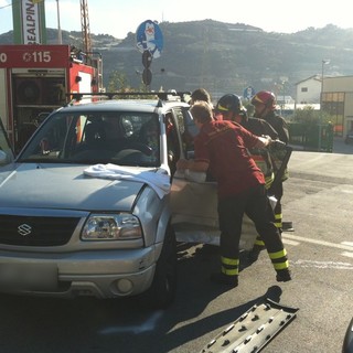 Taggia: incidente in via Del Piano, uomo estratto dalle lamiere