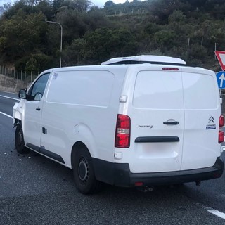 Bordighera, tragedia sull'A10: due migranti travolti e uccisi da un furgone mentre attraversano l'autostrada (foto) Bordighera, tragedia sull'A10: due migranti travolti e uccisi da un furgone mentre attraversano l'autostrada (foto)