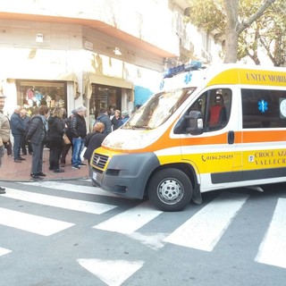 Ventimiglia: brutta caduta e conseguente svenimento per una signora settantenne oggi in centro Ventimiglia: brutta caduta e conseguente svenimento per una signora settantenne oggi in centro