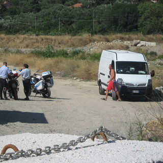 Imperia: scatta questa mattina la 'pulizia' di Barcheto e via Acquarone dalle auto abbandonate Imperia: scatta questa mattina la 'pulizia' di Barcheto e via Acquarone dalle auto abbandonate