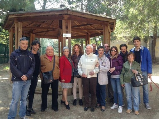 Sanremo: inaugurate le due targhe in ricordo di Antonio Covatta e Giulio Regina nel parco di Villa Peppina
