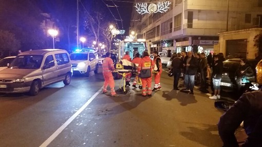 Scooter contro furgone a Sanremo: nell’incidente in Corso Orazio Raimondo è rimasta ferita una giovane (foto)