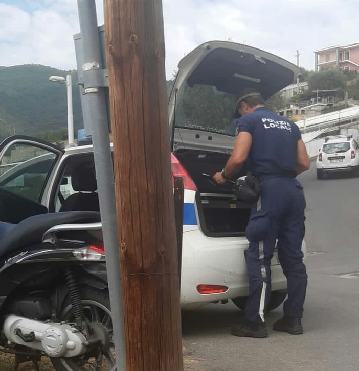 Sanremo: scontro tra due scooter nell'entroterra, due feriti trasportati in ospedale (Foto)
