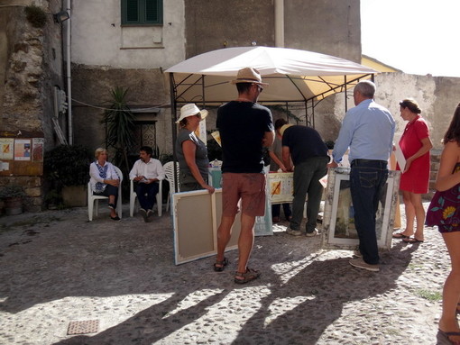 Cervo: domenica torna il “Pennello d'Oro” e il Borgo della Musica si trasforma in una tavolozza dai mille colori Cervo: domenica torna il “Pennello d'Oro” e il Borgo della Musica si trasforma in una tavolozza dai mille colori