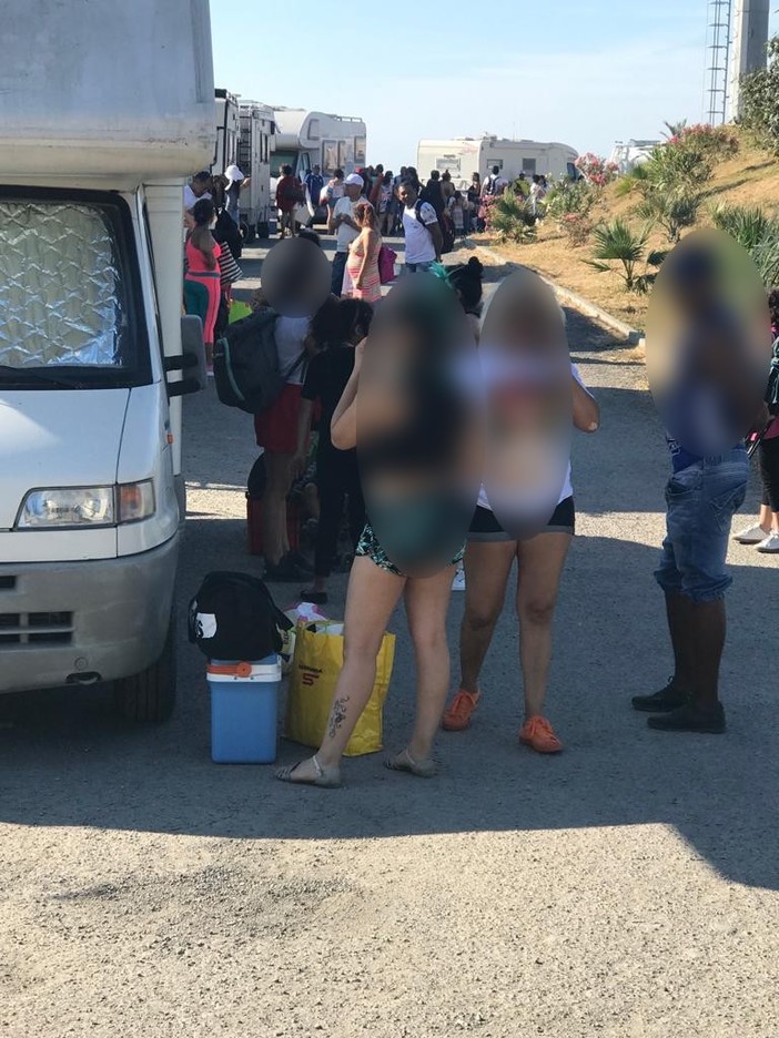 Sanremo: invasione di camper a Pian di Poma, la segnalazione con foto di un lettore