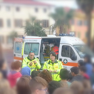 'Vado (DI) sicuro a scuola', iniziativa dell'stituto Littardi di Imperia in occasione della giornata nazionale per la Sicurezza nelle Scuole (foto)