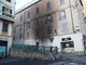 Sanremo: incendio di cassonetti in piazza Eroi, la polizia segue la pista della 'bravata' di alcuni ragazzi