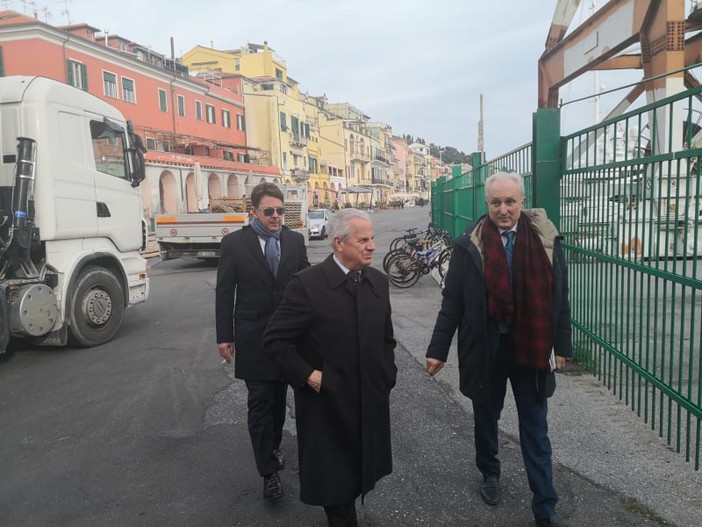 Blitz di Colussi a Imperia per il futuro dello stabilimento Agnesi. "Rioccupare gli ex lavoratori? E' compito di Di Maio" (foto e video) Blitz di Colussi a Imperia per il futuro dello stabilimento Agnesi. "Rioccupare gli ex lavoratori? E' compito di Di Maio" (foto e video)