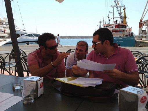 Imperia: i commercianti di calata Cuneo passano al contrattacco, pronta una memoria difensiva per i dehor "abusivi".