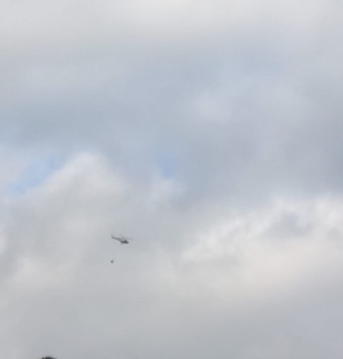 Incendio a Soldano, vigili del fuoco ed elicottero in azione (Video) Incendio a Soldano, vigili del fuoco ed elicottero in azione (Video)