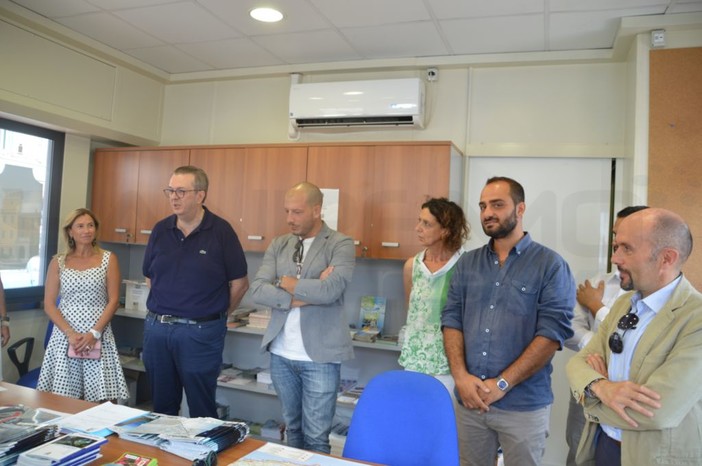 Ventimiglia: la città torna ad avere un ufficio di informazioni turistiche, Ioculano “E' un lavoro che si può fare solo con professionisti del settore” (Foto e Video) Ventimiglia: la città torna ad avere un ufficio di informazioni turistiche, Ioculano “E' un lavoro che si può fare solo con professionisti del settore” (Foto e Video)
