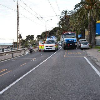 Bordighera: perde il controllo della moto e finisce contro un'auto che lo precedeva, 40enne portato in Ospedale