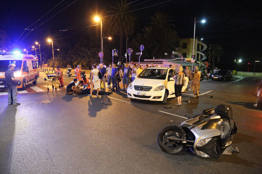 Sanremo: incidente in corso Orazio Raimondo, violento impatto tra uno scooter ed un'auto Sanremo: incidente in corso Orazio Raimondo, violento impatto tra uno scooter ed un'auto