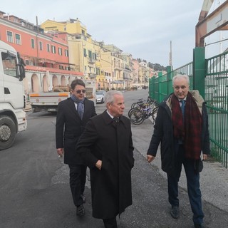 Blitz di Colussi a Imperia per il futuro dello stabilimento Agnesi. "Rioccupare gli ex lavoratori? E' compito di Di Maio" (foto e video) Blitz di Colussi a Imperia per il futuro dello stabilimento Agnesi. "Rioccupare gli ex lavoratori? E' compito di Di Maio" (foto e video)