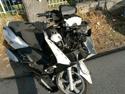 Ventimiglia: violentissimo scontro tra un'auto ed uno scooter in corso Limone Piemonte