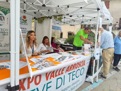 Un servizio navetta tra i parcheggi ed il centro in occasione dell’undicesima edizione dell’Expo della Valle Arroscia Un servizio navetta tra i parcheggi ed il centro in occasione dell’undicesima edizione dell’Expo della Valle Arroscia